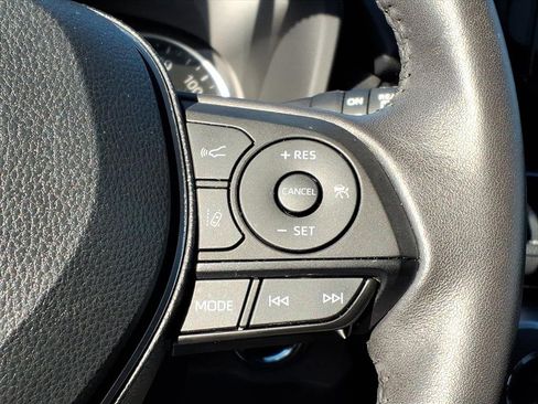 Used 2022 Toyota RAV4 XLE Premium image 45