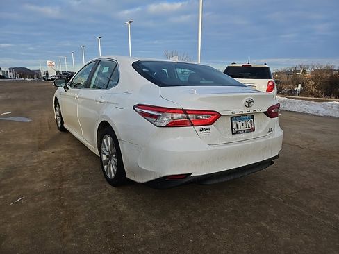 Used 2020 Toyota Camry LE image 9