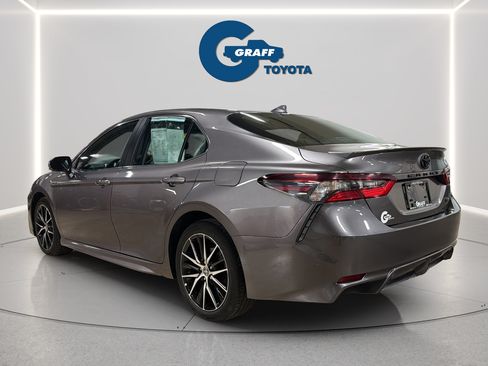 Used 2024 Toyota Camry SE w/ Cold Weather Package FWD image 9
