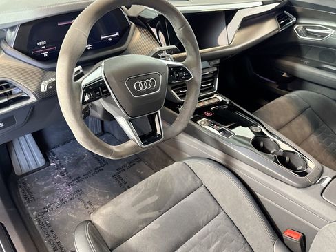 Used 2022 Audi e-tron GT Prestige w/ Prestige Package image 9