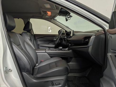 Used 2021 Nissan Rogue SL w/ Premium Package AWD/4WD image 12