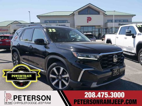 Used 2025 Honda Pilot Touring image 1