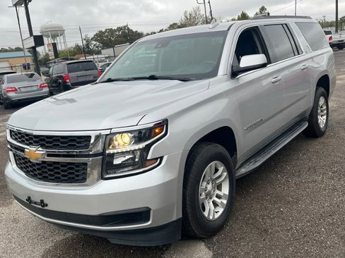 Used 2020 Chevrolet Suburban LT image 3