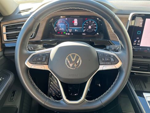 Certified 2025 Volkswagen Atlas SE image 26