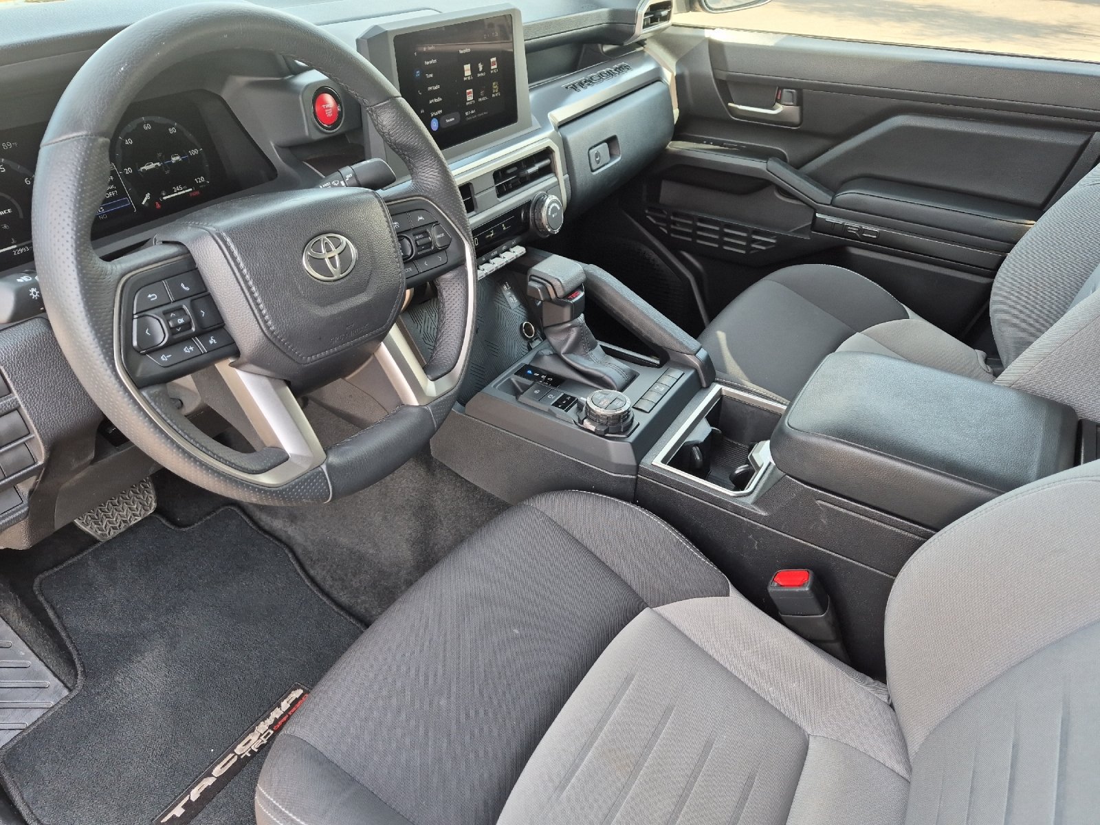 Certified 2025 Toyota Tacoma TRD Off-Road AWD/4WD image 9