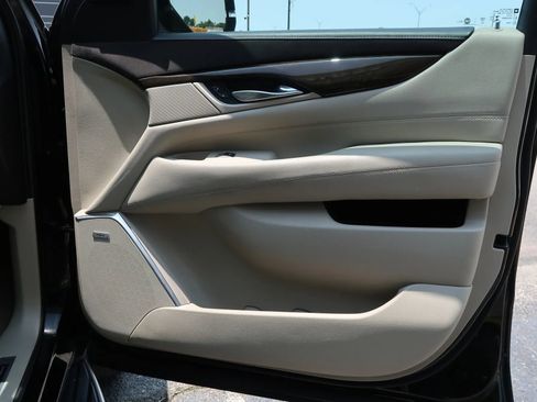 Used 2018 Cadillac Escalade Luxury image 49