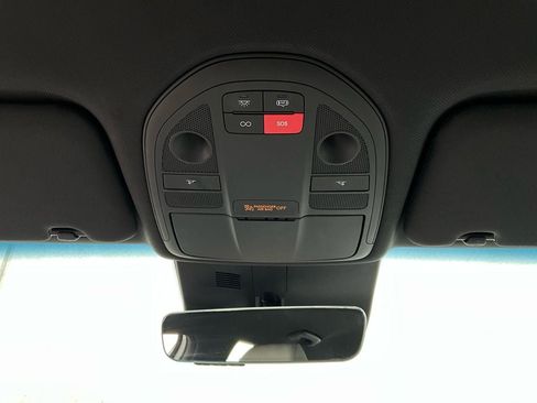 Used 2025 Genesis G70 2.5T image 16