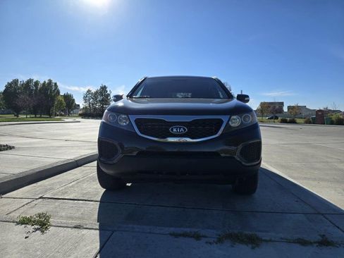 Used 2011 Kia Sorento LX image 2
