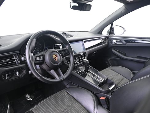 Used 2024 Porsche Macan Turbo image 28