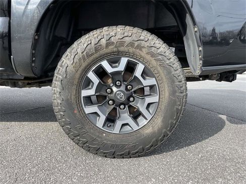 Used 2018 Toyota Tacoma SR image 9