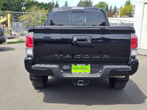 Used 2020 Toyota Tacoma TRD Off-Road w/ TRD Premium Off Road Package AWD/4WD image 6
