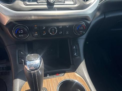 Used 2019 GMC Acadia SLE w/ Driver Alert Package I AWD/4WD image 16