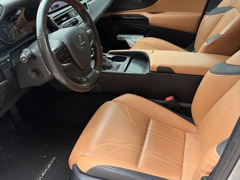 Used 2024 Lexus ES 300h Ultra Luxury w/ Accessory Package (Z2) FWD image 3