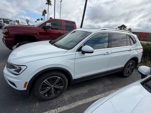 Used 2018 Volkswagen Tiguan SEL FWD image 2