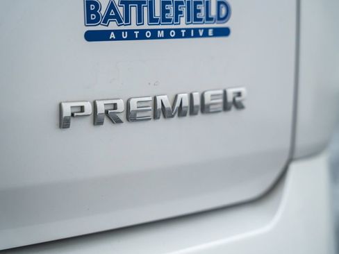 Used 2021 Chevrolet Traverse Premier w/ LPO, 'HIT The Road' Package AWD/4WD image 11