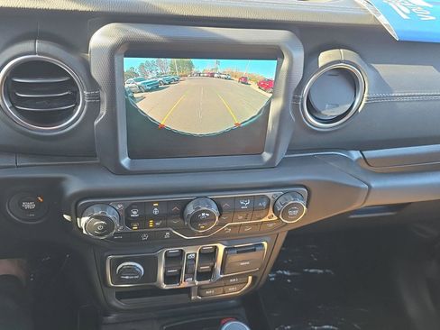 Used 2020 Jeep Wrangler Unlimited Sahara image 21