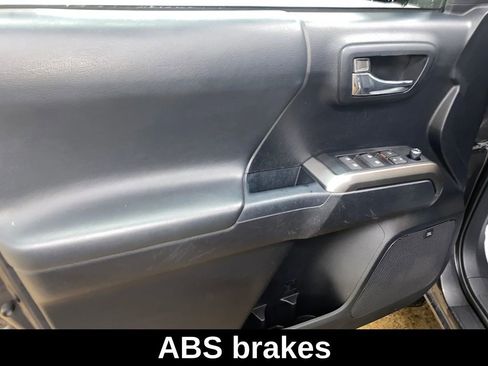 Used 2018 Toyota Tacoma Limited w/ Four Season Floor Mat Package image 10