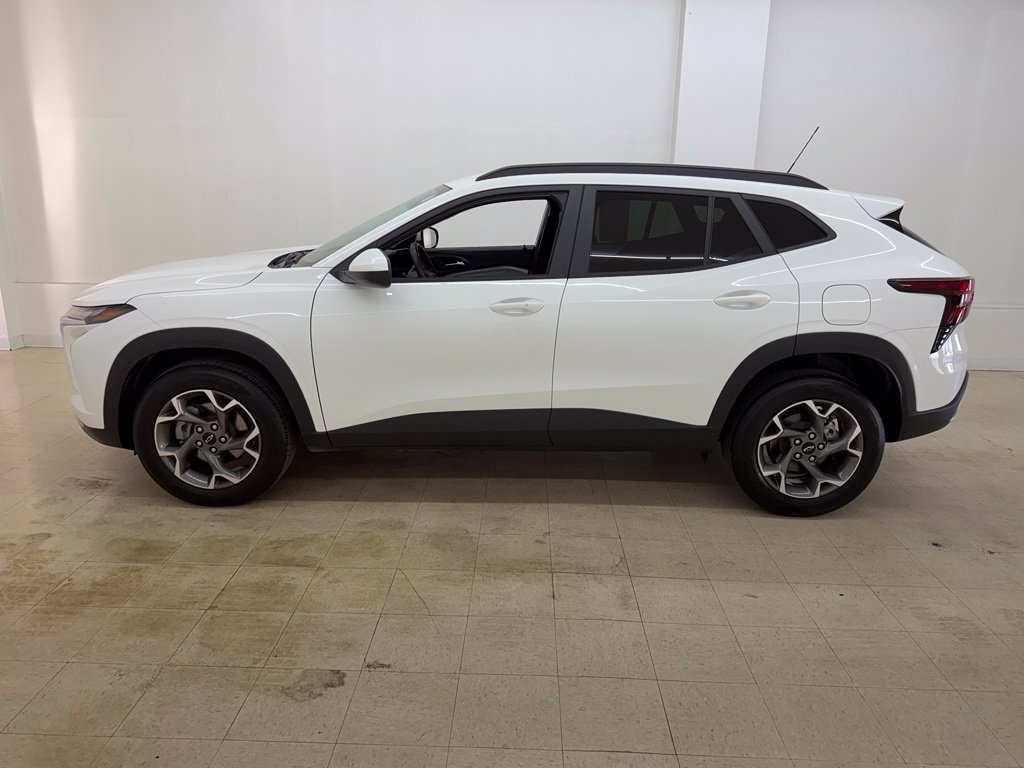 Used 2026 Chevrolet Trax LT w/ Driver Confidence Package FWD image 2