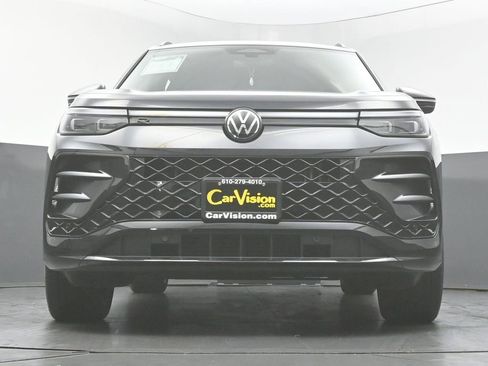 Used 2025 Volkswagen Tiguan SE R-Line AWD/4WD image 45