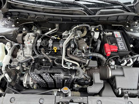 Used 2025 Nissan Altima 2.5 SV FWD image 30