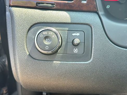 Used 2011 Chevrolet Impala LT w/ Luxury Edition Package FWD image 15