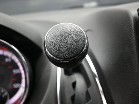 Used 2018 Dodge Grand Caravan SE w/ UConnect Hands-Free Group image 21