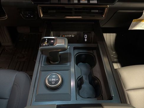 New 2025 GMC Hummer EV 2X AWD/4WD image 32
