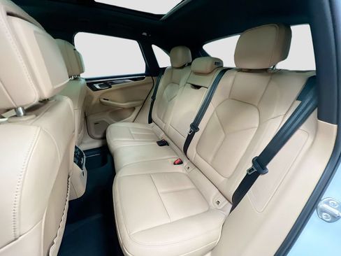 Certified 2026 Porsche Macan AWD/4WD image 24