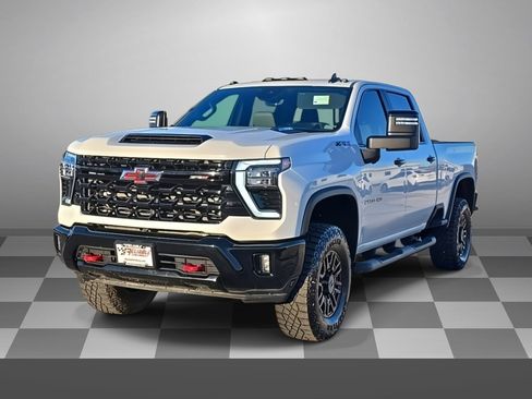 Used 2024 Chevrolet Silverado 2500 ZR2 w/ Technology Package image 3