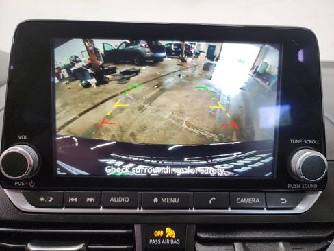 Used 2025 Nissan Altima 2.5 SV AWD/4WD image 19