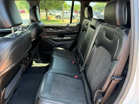 Used 2023 Jeep Grand Cherokee Altitude AWD/4WD image 13