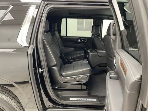 Used 2023 Chevrolet Suburban Premier w/ Premium Package 2 AWD/4WD image 11