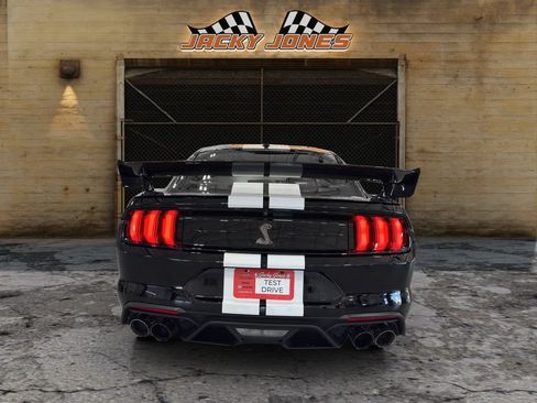 Used 2020 Ford Mustang Shelby GT500 w/ Carbon Fiber Track Pack RWD image 8