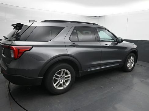 Used 2025 Ford Explorer Active AWD/4WD image 12