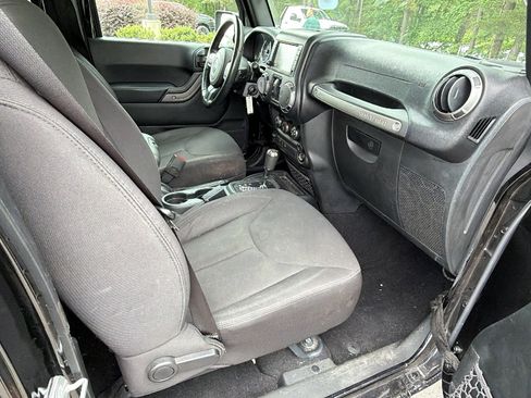 Used 2018 Jeep Wrangler Unlimited Sport S AWD/4WD image 19