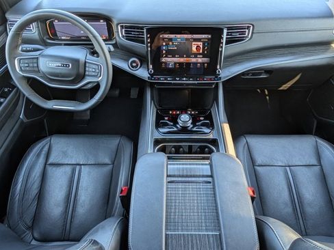 Used 2024 Jeep Wagoneer Series III image 5