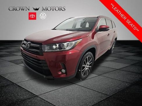 Used 2017 Toyota Highlander SE image 3