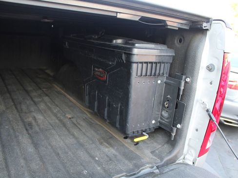 Used 2011 GMC Sierra 2500 SLT w/ SLT Convenience Package image 18