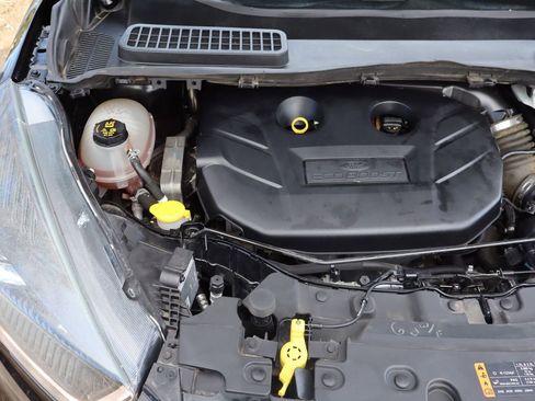 Used 2017 Ford Escape SE w/ Equipment Group 201A image 38