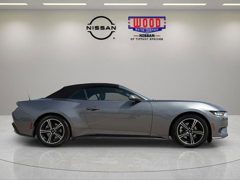 Used 2024 Ford Mustang Convertible image 2