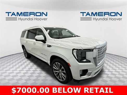 Used 2021 GMC Yukon XL Denali w/ Denali Premium Package image 7
