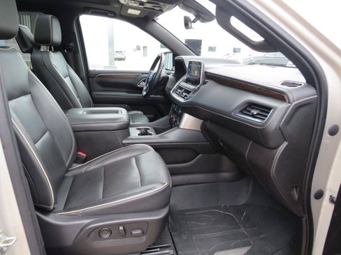 Used 2021 Chevrolet Suburban Premier w/ Premium Package AWD/4WD image 16