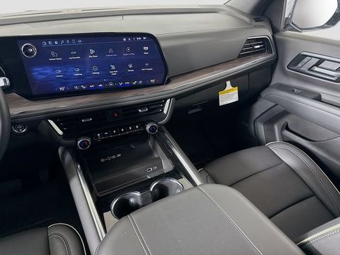 Used 2025 Chevrolet Tahoe Premier AWD/4WD image 23