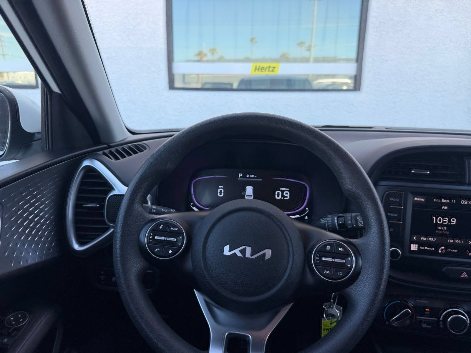Used 2025 Kia Soul LX w/ LX Technology Package FWD image 31