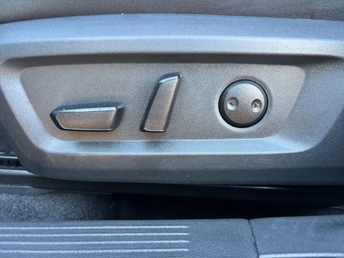 Used 2025 Nissan Rogue SV image 22