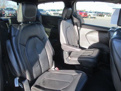 Used 2018 Chrysler Pacifica Touring-L Plus w/ Advanced Safetytec Group image 20