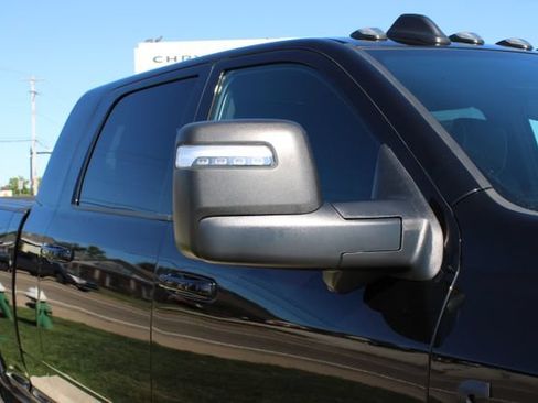 Used 2025 RAM 2500 Limited AWD/4WD image 2