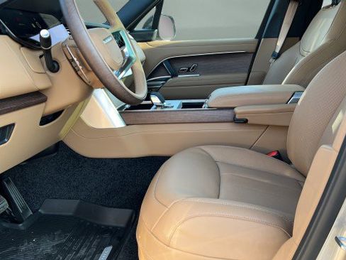 New 2026 Land Rover Range Rover SE image 28