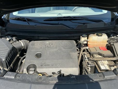Used 2019 Chevrolet Traverse LT FWD image 25