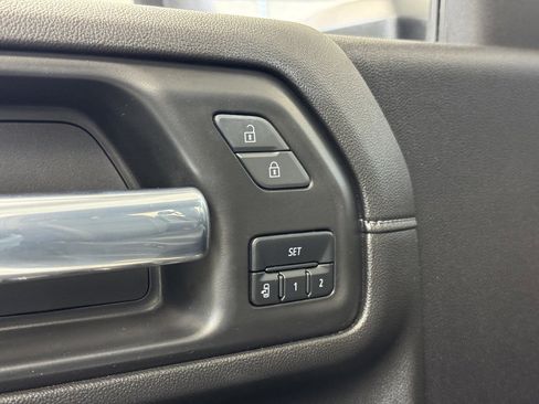 Used 2023 Chevrolet Silverado 2500 LTZ w/ LTZ Convenience Package image 10